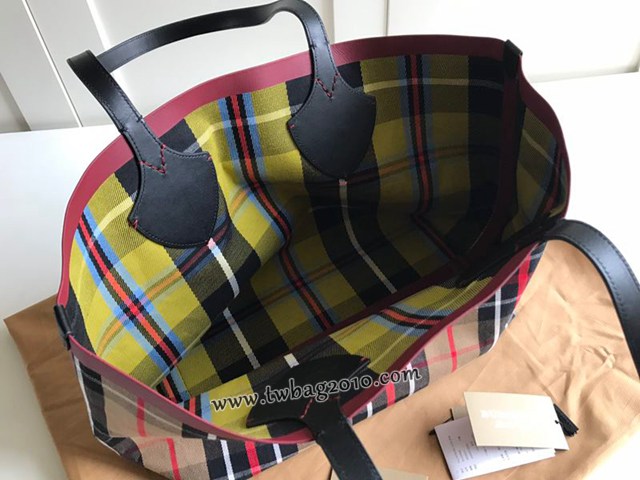 Burberry專門店新款帆布格紋圖案手提購物女包 巴寶莉雙面兩用托特包購物袋 yxb1349